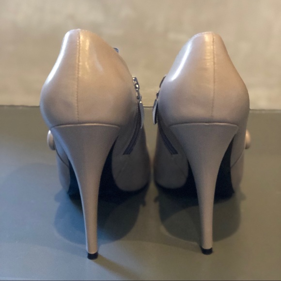 GUESS Ankle Bootie Heel - Picture 3 of 4